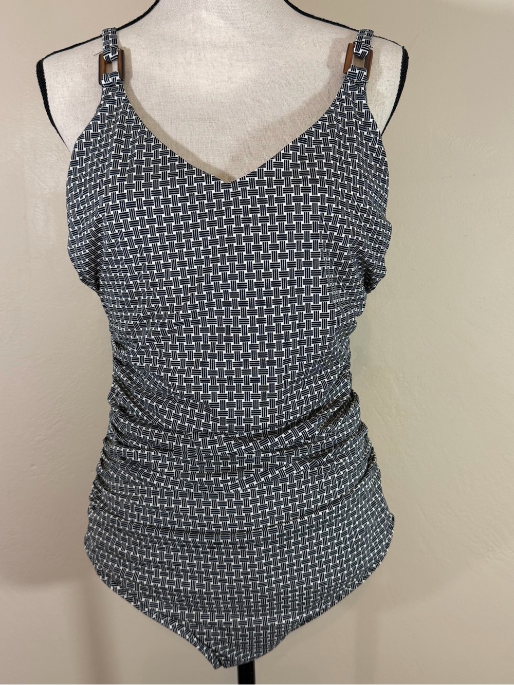 Lands' End Black White Geometric Ruched Tugless Underwire One Piece Swimsuit 16